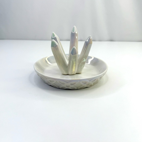 HOME SMILE White Crystal Cluster Shaped Jewelry Tray Ceramic Ring Holder - Picture 4 of 11